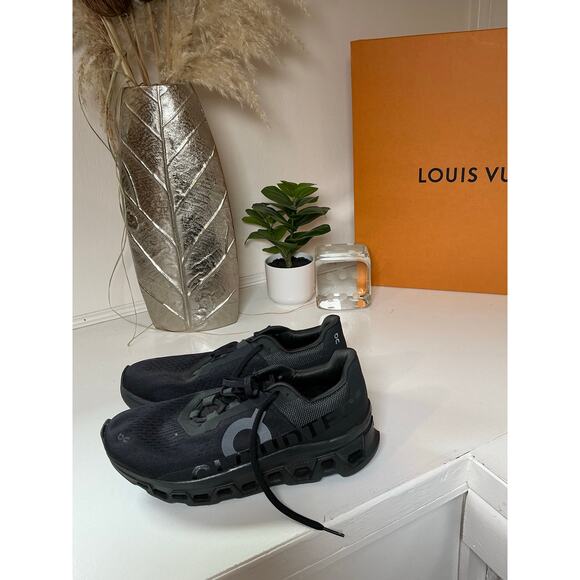 On Cloud Mens sz 10 - Picture 2 of 6